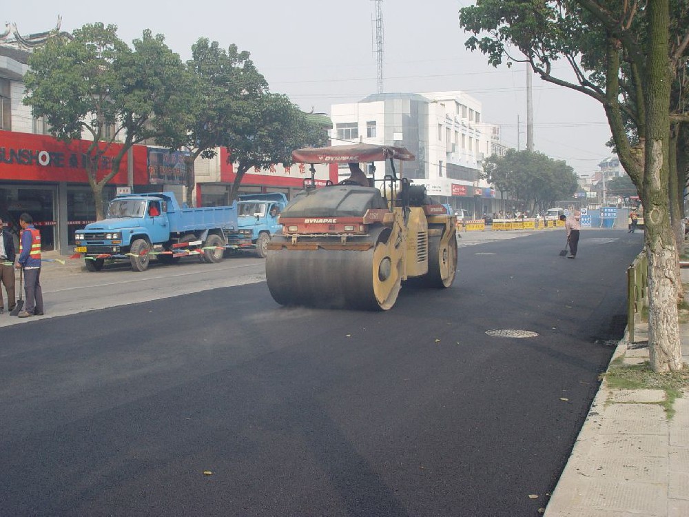 綿陽瀝青路面有何特點?